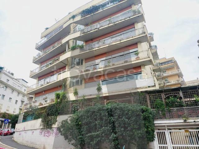 Appartamento in affitto a Roma via Archimede, giardino privato, terrazzo, parzialmente arredato TrovaCasa