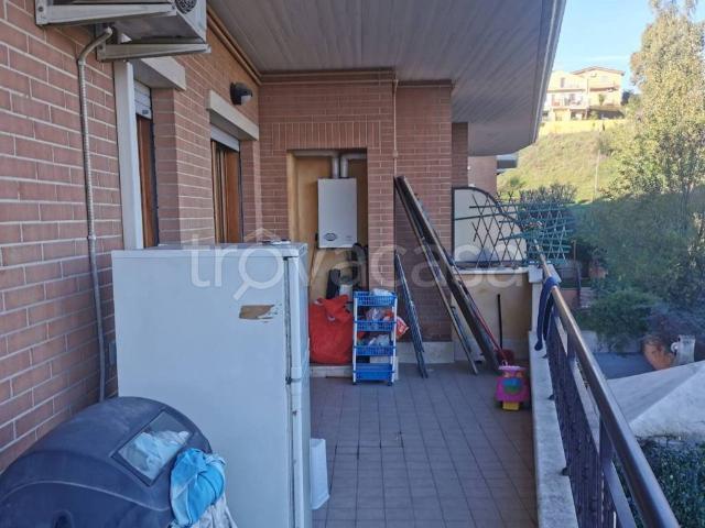 Appartamento in affitto a Roma via Arzana, box, terrazzo, parzialmente arredato TrovaCasa