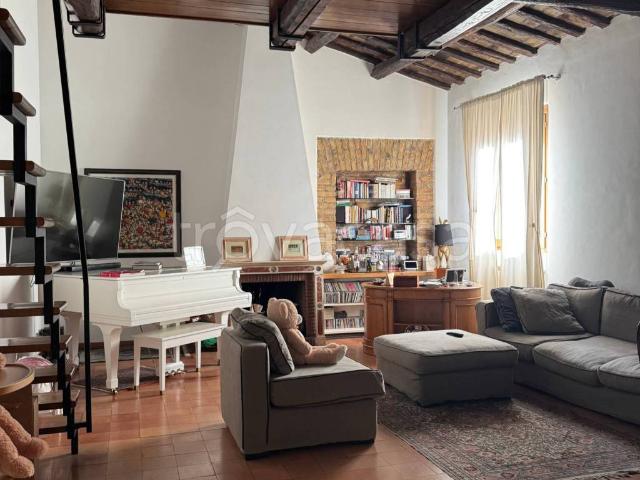 Appartamento in affitto a Roma via Beatrice Cenci, riscaldamento autonomo, parzialmente arredato, caminetto TrovaCasa