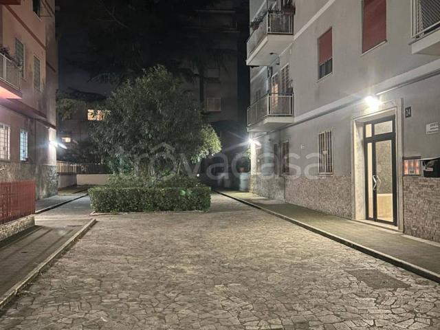Appartamento in affitto a Roma via Benedetto Bompiani, arredato, buono stato, doppi vetri TrovaCasa