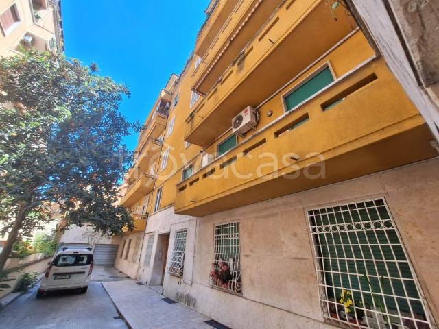 Appartamento in affitto a Roma via Berengario, arredato, servizio di portineria, balcone TrovaCasa