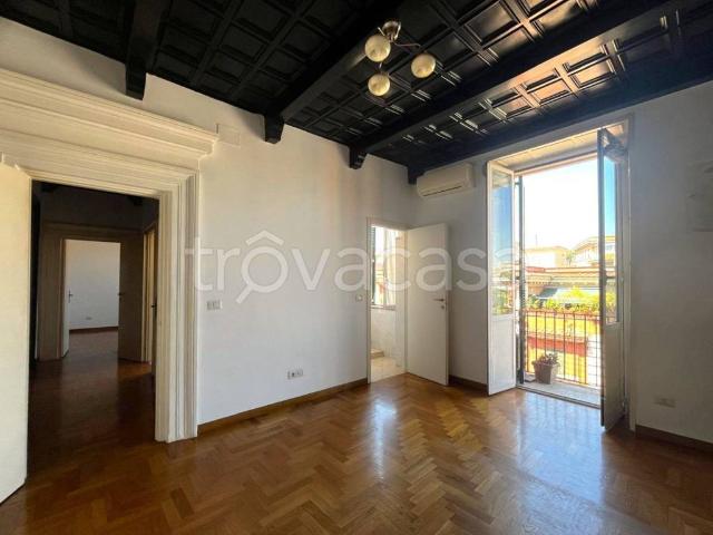Appartamento in affitto a Roma via Bisagno, 14, contesto signorile, luminoso, balcone TrovaCasa