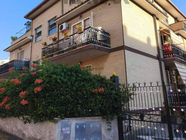 Appartamento in affitto a Roma via Bompietro, 71, Rocca Cencia