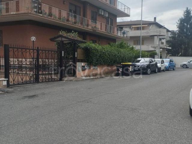 Appartamento in affitto a Roma via Brisbane, arredato, riscaldamento autonomo, ultimo piano TrovaCasa