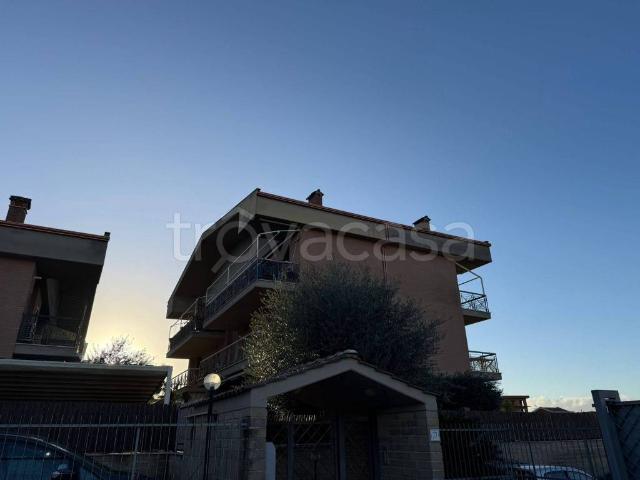 Appartamento in affitto a Roma via Castel di Iudica, arredato, posto auto, terrazzo TrovaCasa