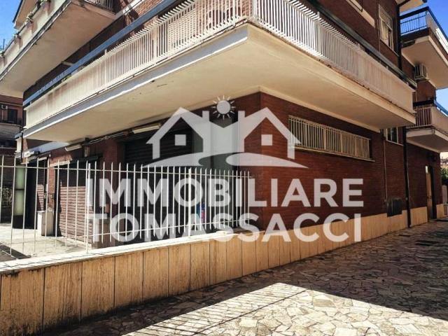 Appartamento in affitto a Roma via Castellanza, non arredato/vuoto, vicinanze negozi, luminoso TrovaCasa