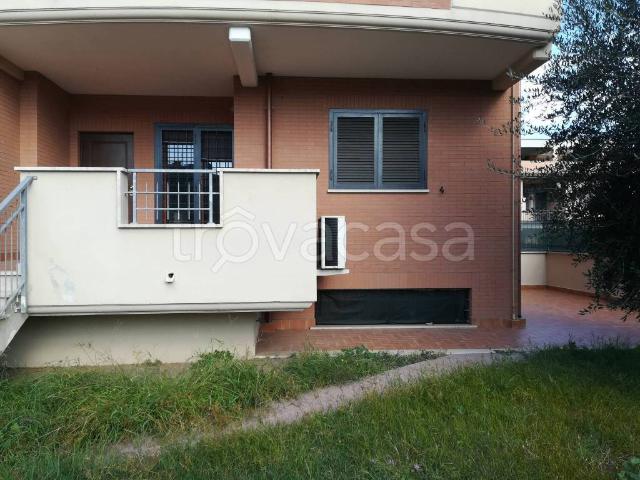 Appartamento in affitto a Roma via Capistrano, 82, arredato, giardino privato, terrazzo TrovaCasa