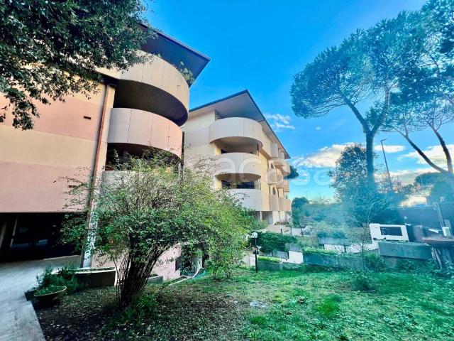 Appartamento in affitto a Roma via Cardinal Domenico Ferrata, arredato, immobile di prestigio, ascensore TrovaCasa