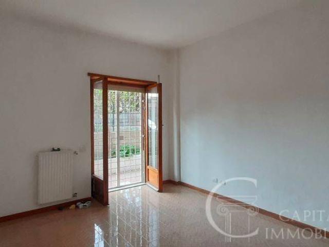 Appartamento in affitto a Roma via Carugate, non arredato/vuoto, giardino privato TrovaCasa