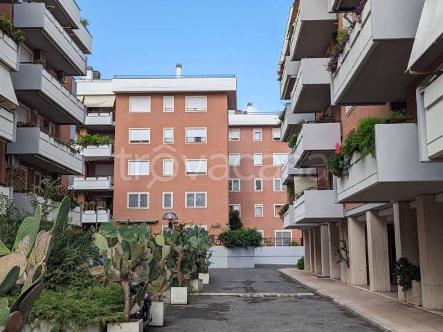 Appartamento in affitto a Roma via Cesare Pascoletti, arredato, posto auto, terrazzo TrovaCasa