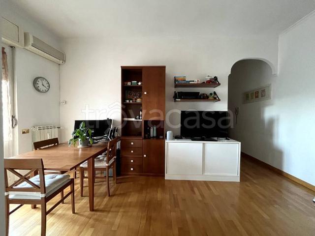 Appartamento in affitto a Roma via Chiusi, arredato, posto auto coperto, balcone TrovaCasa
