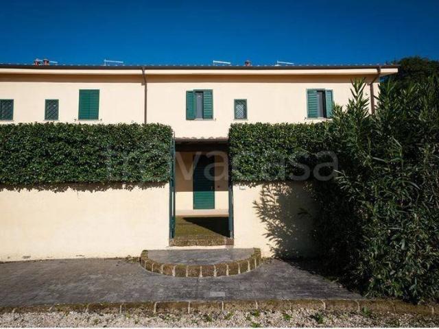 Appartamento in affitto a Roma via Chivasso, 7, giardino privato, posto auto, cantina TrovaCasa