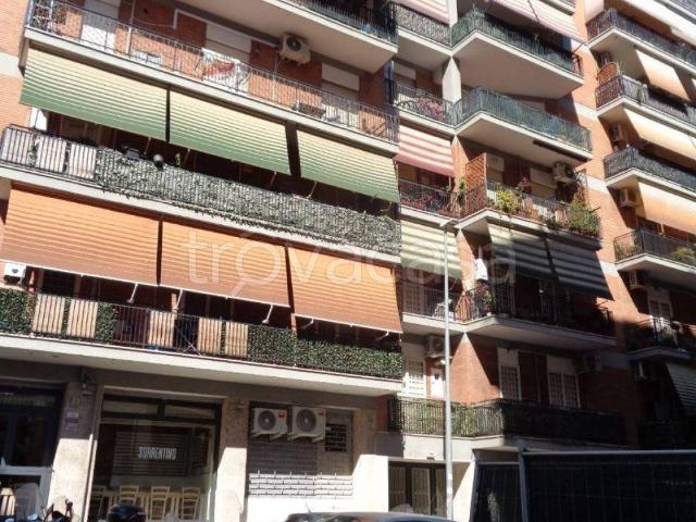 Appartamento in affitto a Roma via Colfelice, ascensore, riscaldamento centralizzato, servizio di portineria TrovaCasa