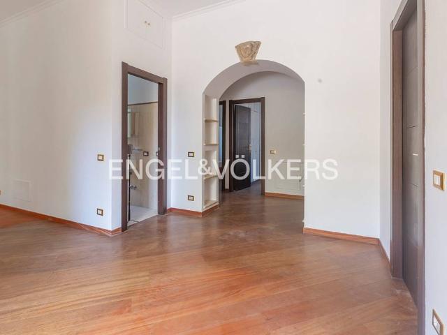 Appartamento in affitto a Roma via degli Orti della Farnesina, non arredato/vuoto, terrazzo, luminoso TrovaCasa