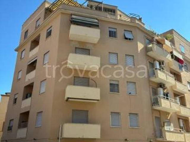 Appartamento in affitto a Roma via degli Aldobrandini, 3/I, arredato, balcone, angolo cottura TrovaCasa