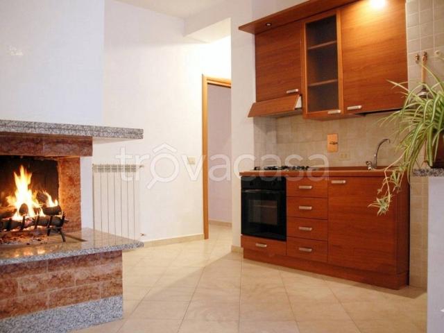 Appartamento in affitto a Roma via dei Buonvisi, arredato, terrazzo, riscaldamento autonomo TrovaCasa
