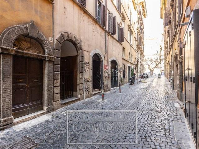 Appartamento in affitto a Roma via dei Cartari, arredato, ristrutturato, centrale TrovaCasa
