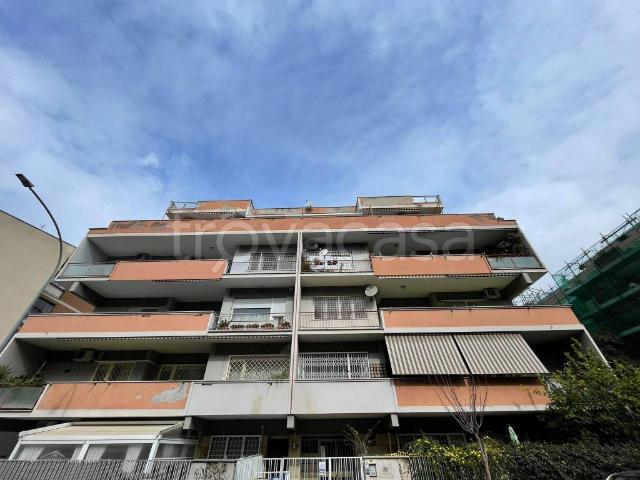 Appartamento in affitto a Roma via dei Corazzieri, 47, arredato, giardino privato, terrazzo TrovaCasa