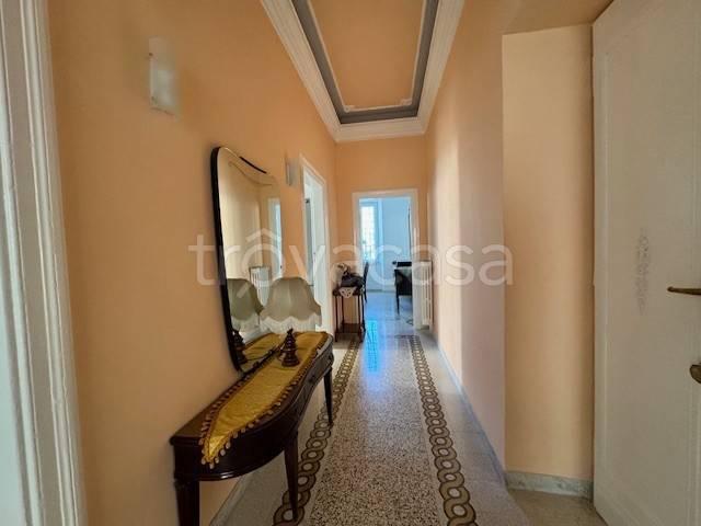 Appartamento in affitto a Roma via dei Fabbri Navali, 20, giardino privato, box, parzialmente arredato TrovaCasa