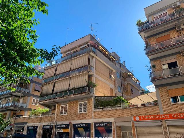 Appartamento in affitto a Roma via dei Frassini, 46, non arredato/vuoto, terrazzo, riscaldamento autonomo TrovaCasa