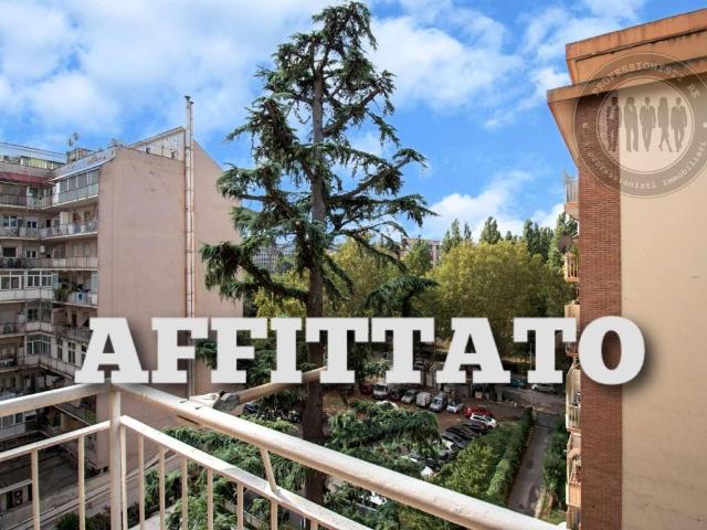Appartamento in affitto a Roma via dei Georgofili, posto auto, parzialmente arredato, doppia esposizione TrovaCasa