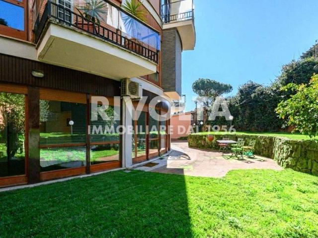 Appartamento in affitto a Roma via dei Monti Parioli, giardino privato, parzialmente arredato, servizio di portineria TrovaCasa