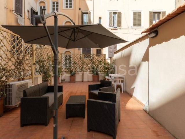 Appartamento in affitto a Roma via dei Mocenigo, arredato, terrazzo, travi a vista TrovaCasa