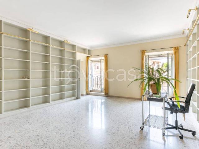 Appartamento in affitto a Roma via del Babuino, non arredato/vuoto, ascensore, luminoso TrovaCasa