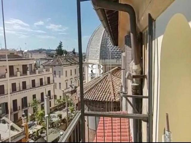 Appartamento in affitto a Roma via del Corso, non arredato/vuoto, terrazzo, ristrutturato TrovaCasa
