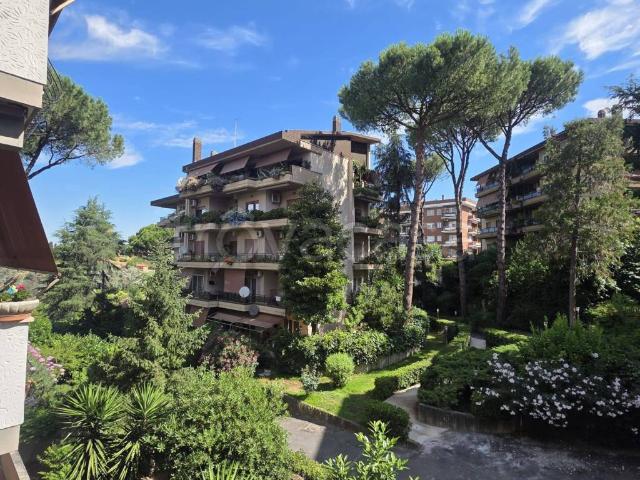 Appartamento in affitto a Roma via del Fontanile Arenato, ascensore, ristrutturato, terrazzo abitabile/ampio TrovaCasa