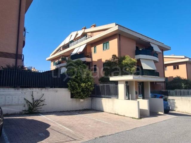 Appartamento in affitto a Roma via del Fosso di Sant'Andrea, arredato, posto auto, terrazzo TrovaCasa