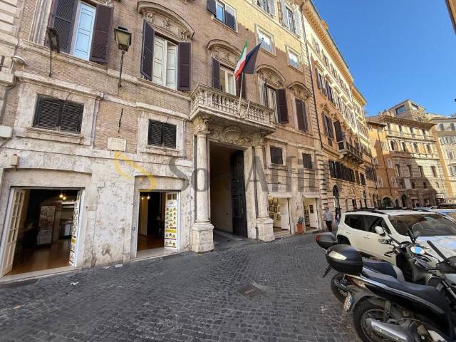 Appartamento in affitto a Roma via del Governo Vecchio, non arredato/vuoto, immobile di prestigio, ascensore TrovaCasa