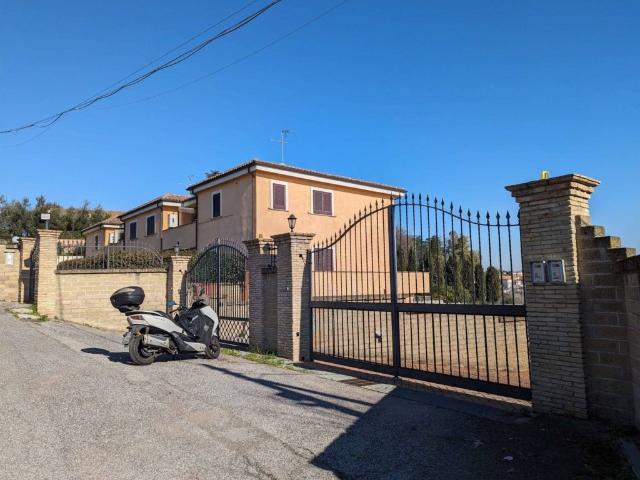Appartamento in affitto a Roma via della Maglianella 223 B8, posto auto, riscaldamento autonomo, parzialmente arredato TrovaCasa