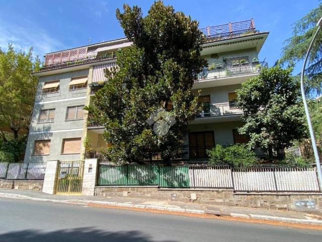 Appartamento in affitto a Roma via della divisione torino, 31, arredato, giardino privato, cantina TrovaCasa