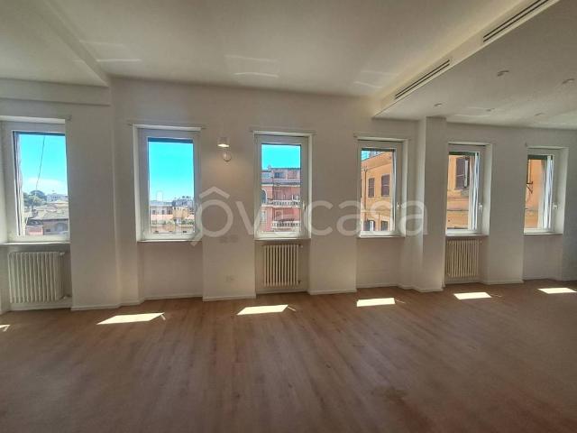 Appartamento in affitto a Roma via della Lungaretta, 179, terrazzo, ascensore, ristrutturato TrovaCasa