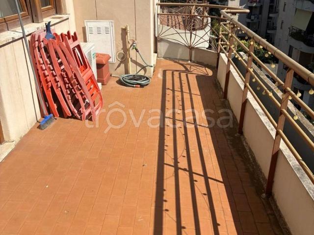 Appartamento in affitto a Roma via dell'Accademia Ambrosiana, 30, arredato, terrazzo, ascensore TrovaCasa
