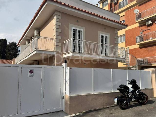Appartamento in affitto a Roma via dell'Acqua Paola, arredato, giardino privato, posto auto TrovaCasa