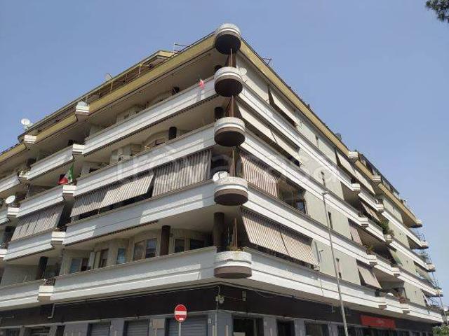 Appartamento in affitto a Roma via delle Bermude, centrale, luminoso, balcone TrovaCasa