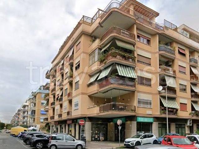 Appartamento in affitto a Roma via delle Gondole, 38, arredato, terrazzo, balcone TrovaCasa