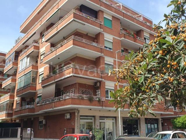 Appartamento in affitto a Roma via delle Gondole, non arredato/vuoto, riscaldamento centralizzato, centrale TrovaCasa