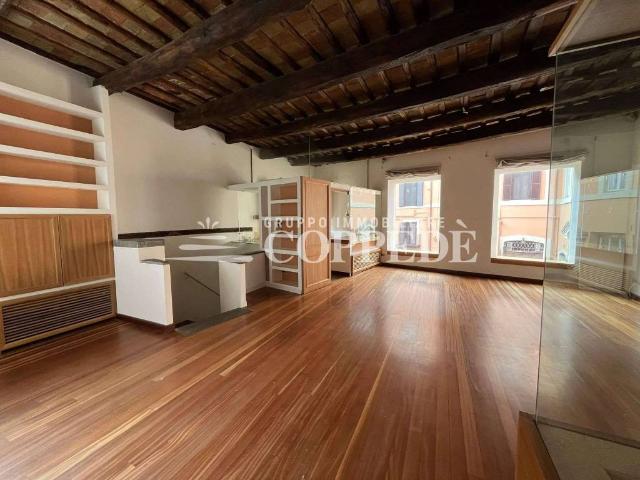 Appartamento in affitto a Roma via Dell'Orso, parzialmente arredato, aria condizionata, parquet TrovaCasa