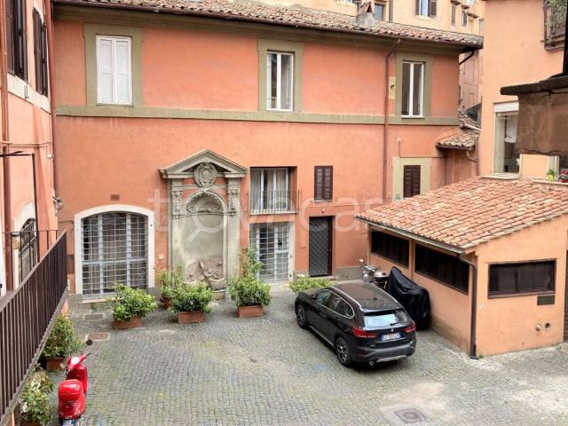 Appartamento in affitto a Roma via dell'Orso, parzialmente arredato, ristrutturato, centrale TrovaCasa