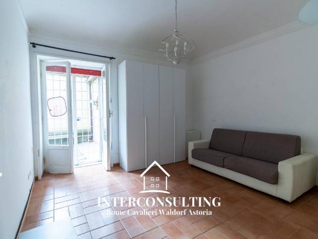 Appartamento in affitto a Roma via di Monte Verde, giardino privato, terrazzo, parzialmente arredato TrovaCasa
