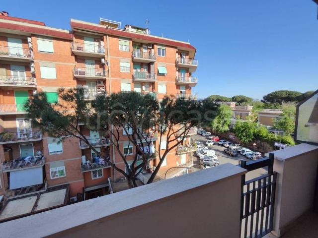 Appartamento in affitto a Roma via di San Romano, 34, arredato, luminoso, balcone TrovaCasa