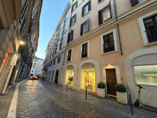 Appartamento in affitto a Roma via di Santa Chiara, parzialmente arredato, ristrutturato, centrale TrovaCasa