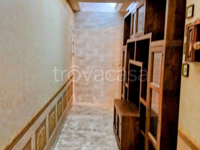 Appartamento in affitto a Roma via di Valle Muricana, arredato, vicinanze negozi, balcone TrovaCasa