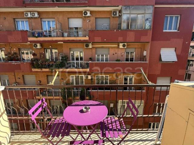 Appartamento in affitto a Roma via Edoardo Jenner, parzialmente arredato, ascensore, ristrutturato TrovaCasa