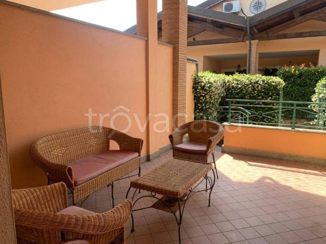 Appartamento in affitto a Roma via Felice Caronni, arredato, giardino privato, parquet TrovaCasa