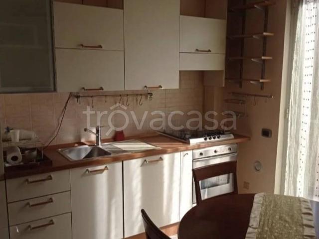 Appartamento in affitto a Roma via Fiumedinisi, arredato, riscaldamento autonomo, senza ascensore TrovaCasa