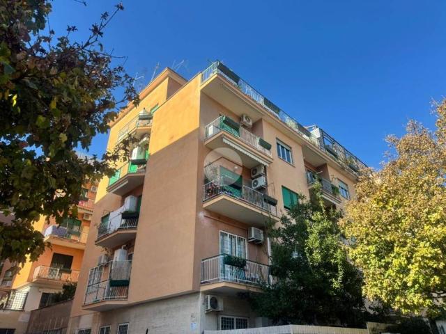 Appartamento in affitto a Roma via Fonteiana, 126, arredato, buono stato, cucina a vista TrovaCasa